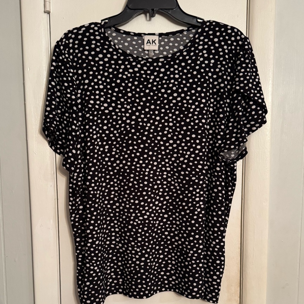 Anne Klein Black and White Blouse with Short Sleeves